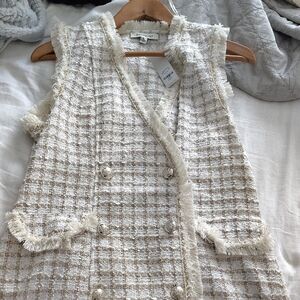 Chic Tweed Vest with Fringe Details Francescas